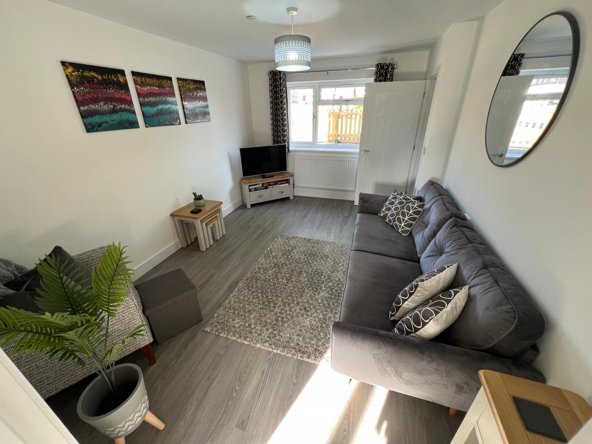 Modern, Two Double Bedroom House With Free Parking Чепстоу Екстериор снимка