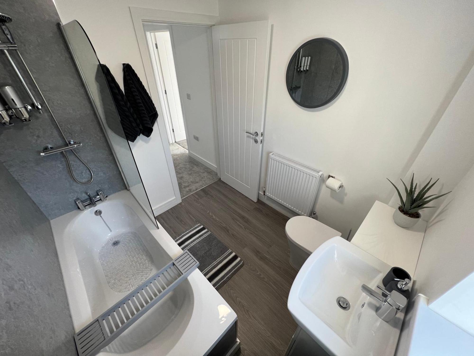 Modern, Two Double Bedroom House With Free Parking Чепстоу Екстериор снимка