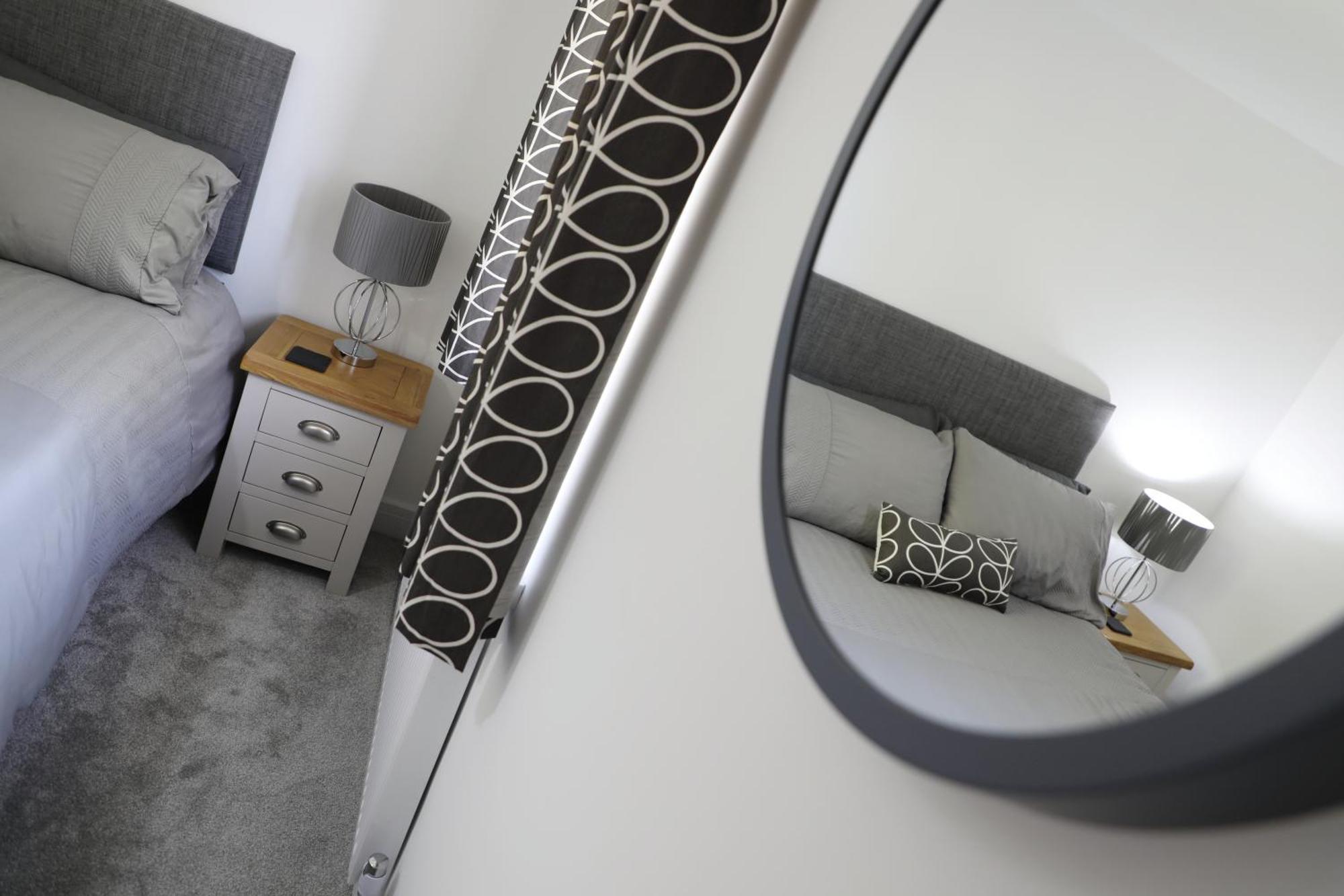 Modern, Two Double Bedroom House With Free Parking Чепстоу Екстериор снимка