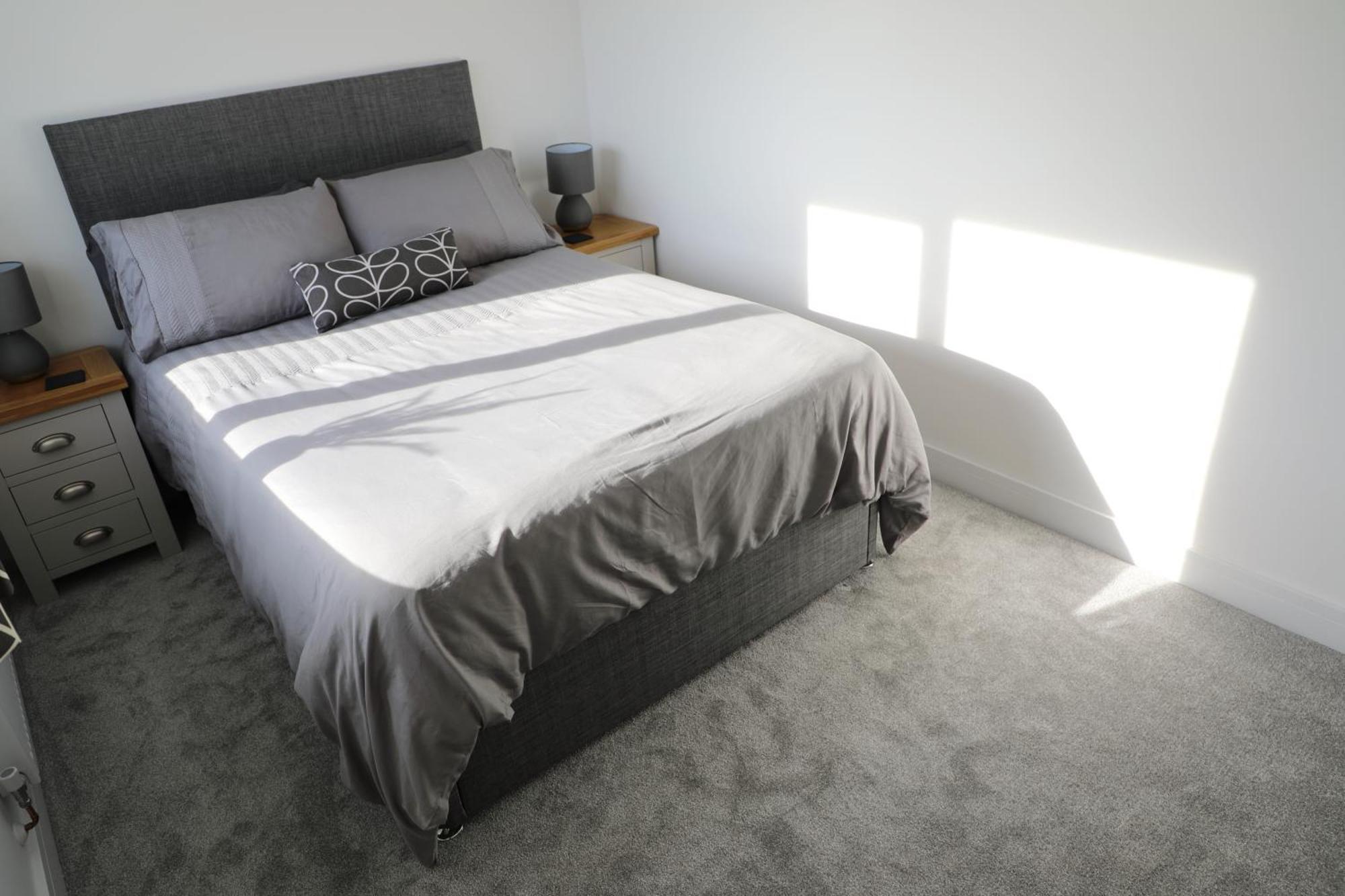 Modern, Two Double Bedroom House With Free Parking Чепстоу Екстериор снимка